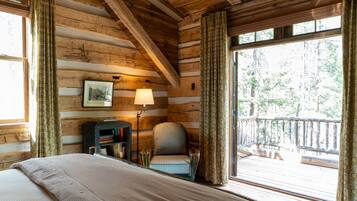 Free minibar, free WiFi, bed sheets