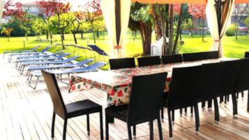 Outdoor dining