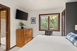 3 bedrooms, iron/ironing board, free WiFi, bed sheets