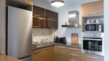 Apartment | Private kitchen | Full-size fridge, microwave, oven, stovetop