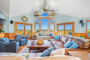 Télévision, lecteur de DVD, chaîne hi-fi