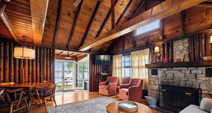 Thenell's Cottage - Rustic charm, steps from the Bay