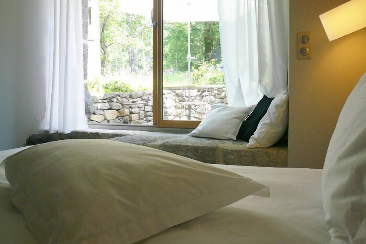 Chambres insonorisées, Wi-Fi gratuit, décoration personnalisée