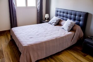 3 slaapkamers, een strijkplank/strijkijzer, reisbedje, wifi