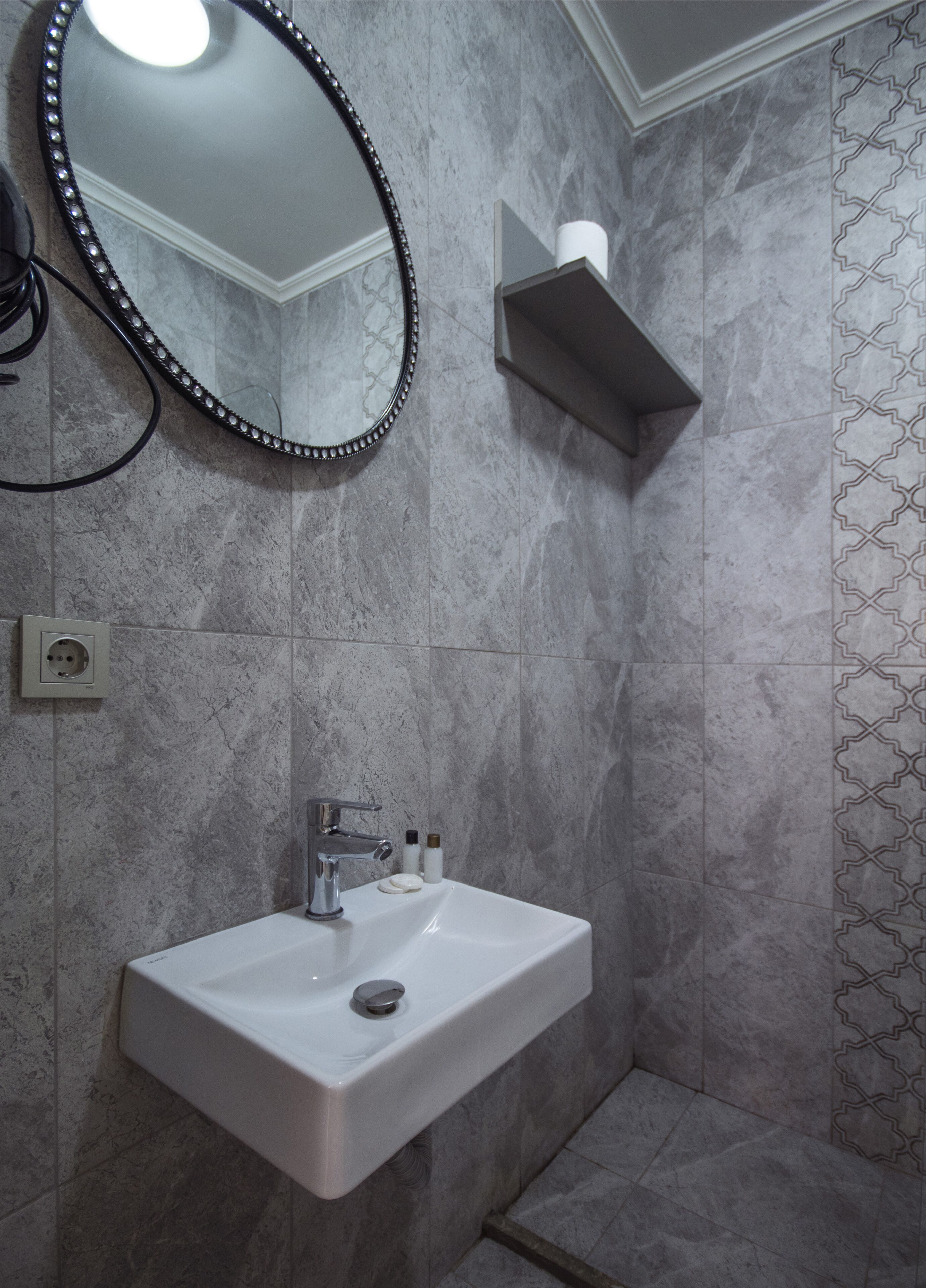 deluxe room | living room | 32-inch lcd tv with premium tv channels, tv