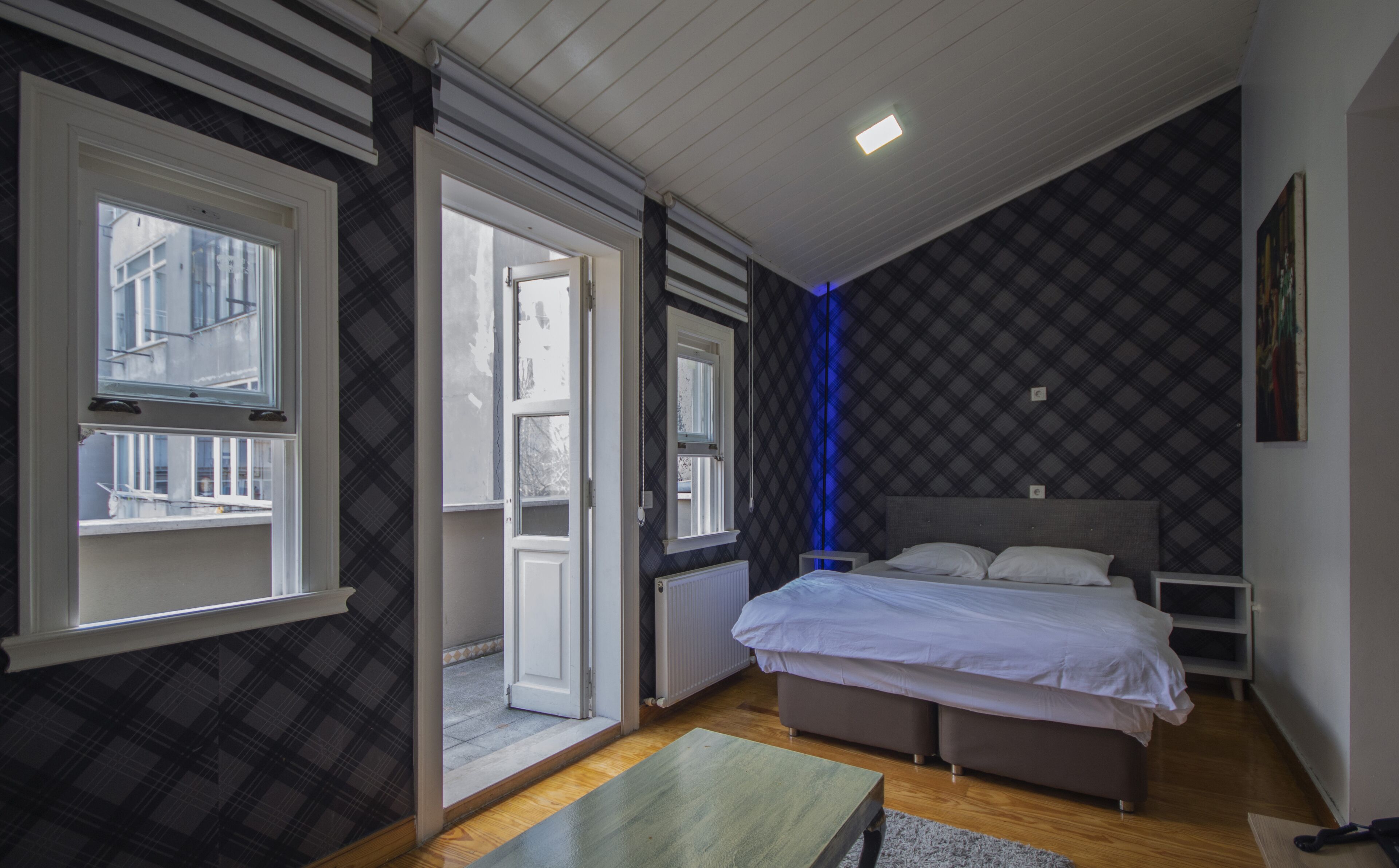 Kamar Deluks | Ruang keluarga | Televisi LCD 32-inci dengan saluran TV premium dan TV