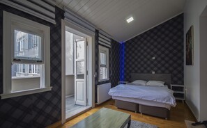 豪華客房 | 客廳 | 32 吋LCD 電視連精選電視頻道、電視