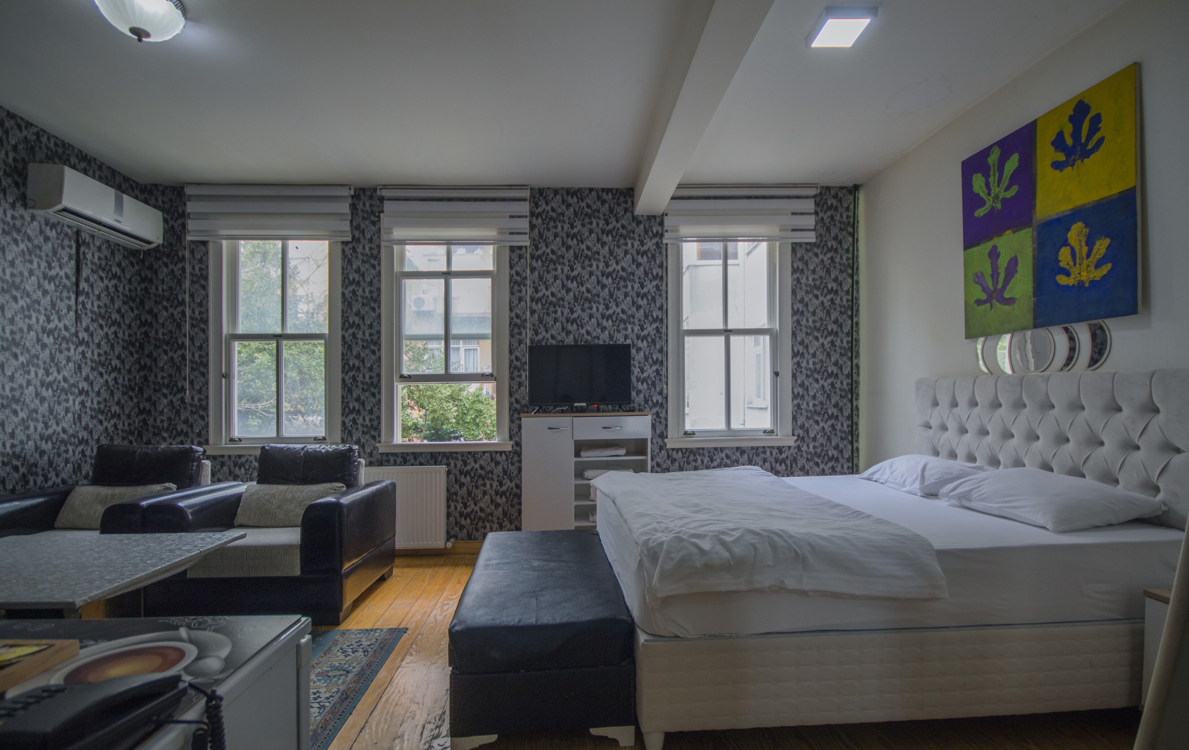 deluxe room | living area | 32-inch lcd tv with premium tv channels, tv