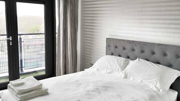 Penthouse Apartment with Harbor Views | 3 bedrooms, premium bedding, Select Comfort beds, individually decorated