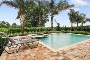 Piscine extérieure, piscine chauffée