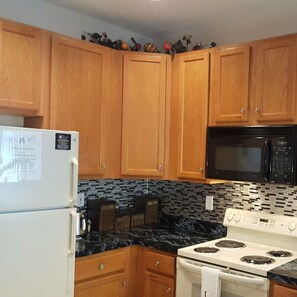 Fridge, microwave, oven, stovetop - Private 2 Bedroom Condo in Myrtle Beach with Pool on Golf Course!  (MYRTLE BEACH)