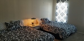 1 habitación, tabla de planchar con plancha, wifi gratis y ropa de cama 