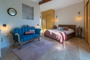 1 dormitorio, tabla de planchar con plancha, wifi y ropa de cama