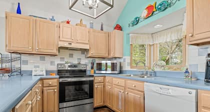 Our Beach Oasis: Pool, Dog-friendly, Close to Beach