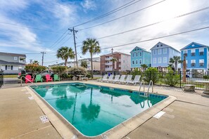 Pool - Surfside Beach 5-nt min; available 4/24-4/29; 5/16-5/23; 8/8-8/15; 8/21-8/28 (Surfside Beach)