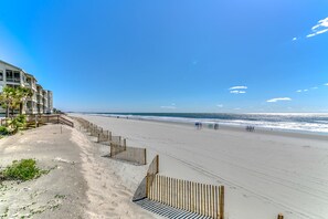 Beach nearby, sun loungers - Surfside Beach ocean view. 4-night min between 10/22-10/28. Last op for the year (Surfside Beach)