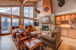 TV, fireplace, stereo