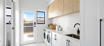 Abode - Luxury Accommodation Central Mount Gambier - Free wifi - Park Views