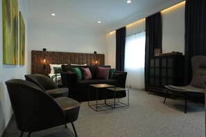 Junior Room, 1 Queen Bed, City View | Living area | 42-inch Smart TV with digital channels, TV - Hotel Rubis (Ferizaj)