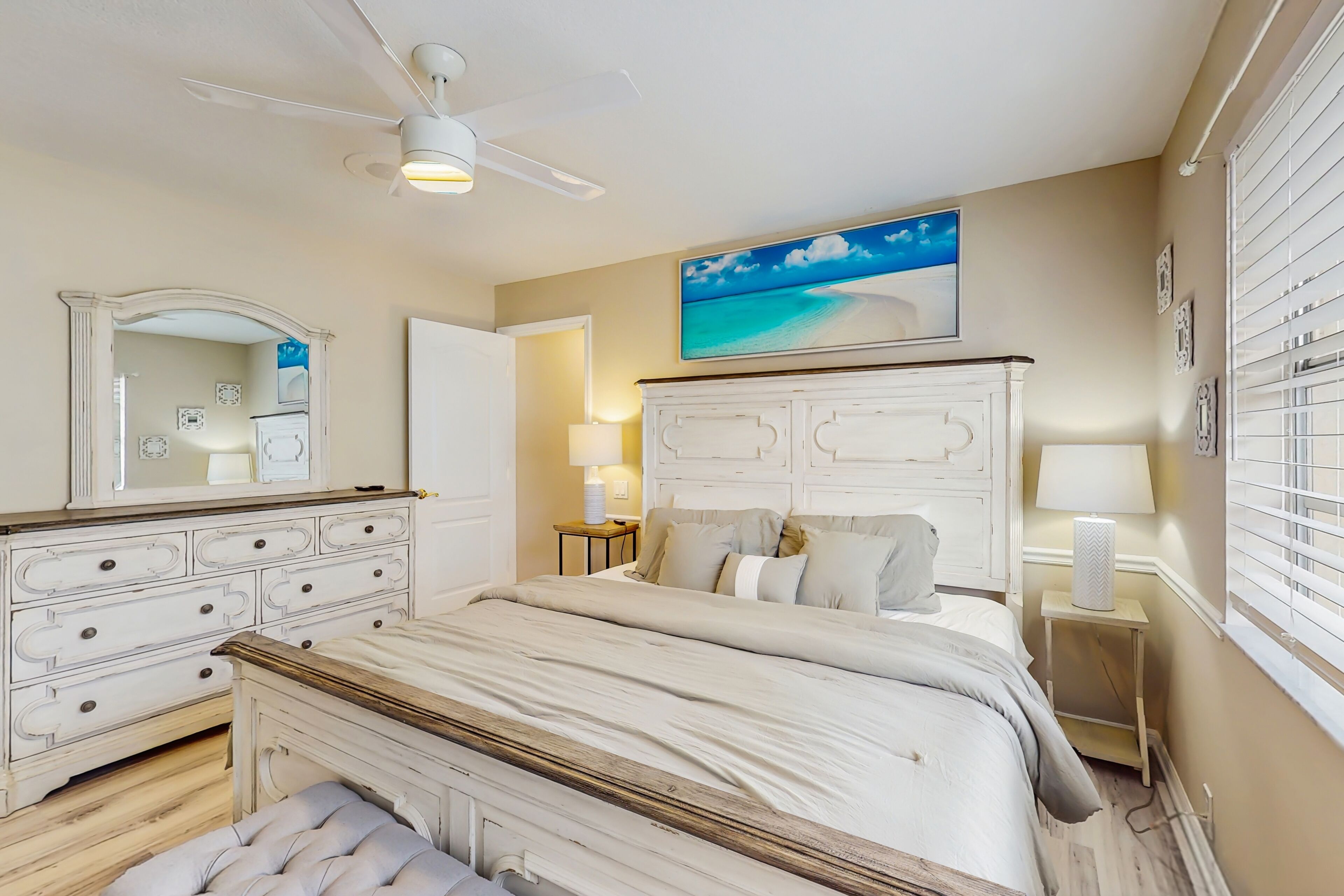 3 bedrooms, iron/ironing board, internet, bed sheets