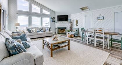 Oceanfront Beach House w/Beach View, Beautiful Decor, Free WiFi, Central A/C