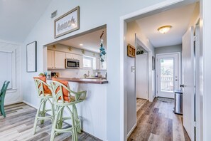 Fridge, microwave, oven, stovetop - Oceanfront Beach House w/Beach View, Beautiful Decor, Free WiFi, Central A/C (Galveston)