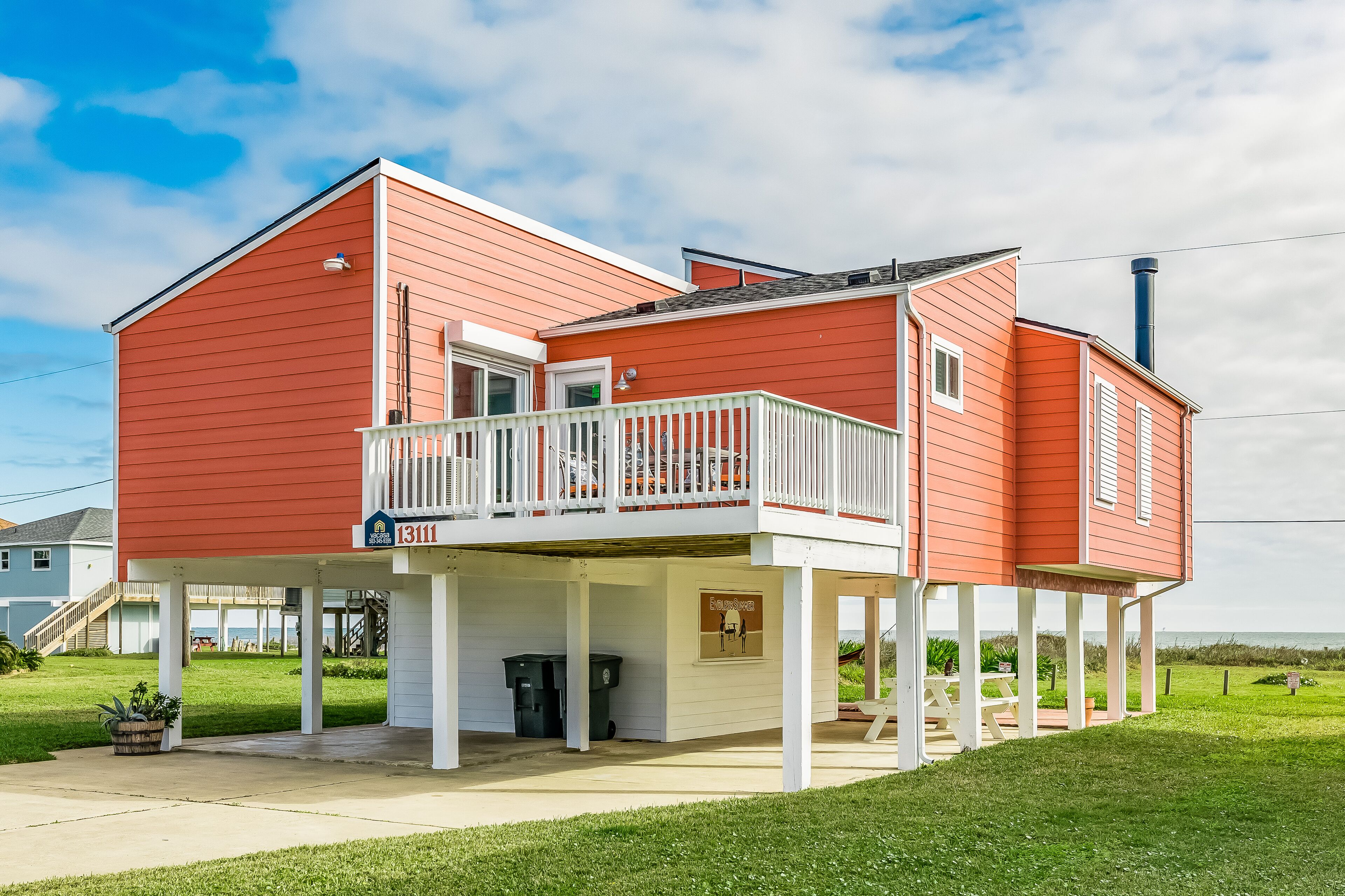 Oceanfront Beach House w/Beach View, Beautiful Decor, Free WiFi, Central A/C