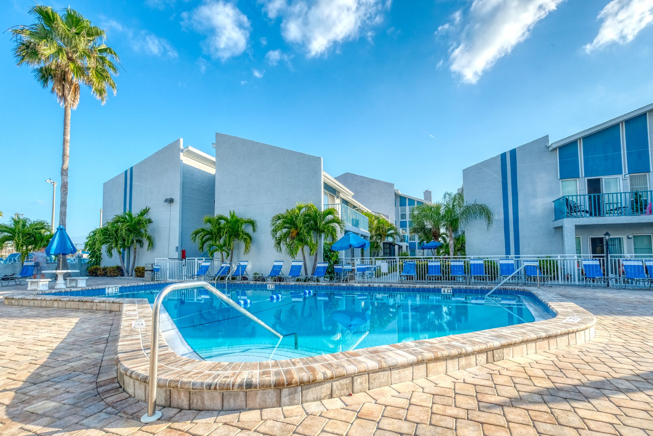 UPDATED, CHARMING BEACH COTTAGE STYLED CONDO ON MADEIRA BEACH!