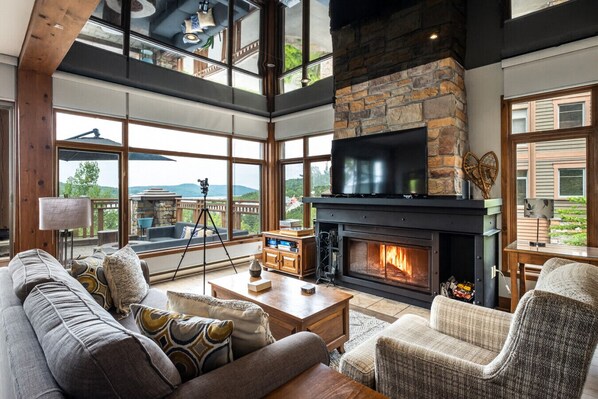 Téléviseur connecté, foyer, chaîne audio