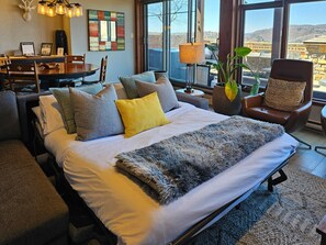 2 chambres, bureau, système d’insonorisation, fer et planche à repasser