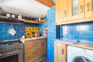 Fridge, stovetop, dishwasher, cookware/dishes/utensils