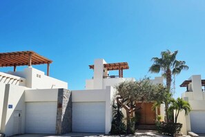 Exterior - Panoramic Views, Pool & Roof Terrace at La Vista (Cabo San Lucas)