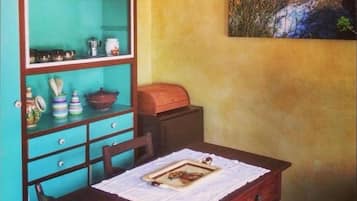 Traditionele cottage, kitchenette | Luxe beddengoed, donsdekens, individueel gedecoreerd
