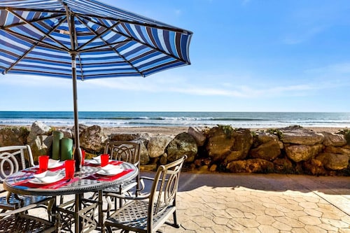 Jaw-Dropping Beach-Front Retreat!