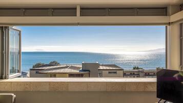 Premium-Apartment, Mehrere Betten, Meerblick | 2 Schlafzimmer, Bettwäsche aus ägyptischer Baumwolle