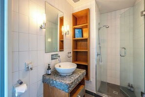 Premium Apartment, Multiple Beds, Ocean View | Bathroom