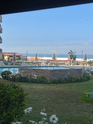 حمام سباحة