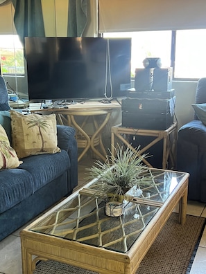 Smart-TV, DVD-Player, Stereoanlage