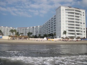 Beach nearby - Villa Magna 1 Bedroom Tower 3 on 2nd Floor Oceanfront Sleep up to 4 (Nuevo Nayarit)