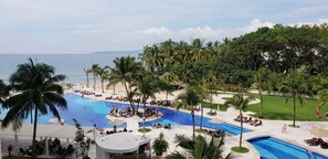 An infinity pool - Villa Magna 1 Bedroom Tower 3 on 2nd Floor Oceanfront Sleep up to 4 (Nuevo Nayarit)