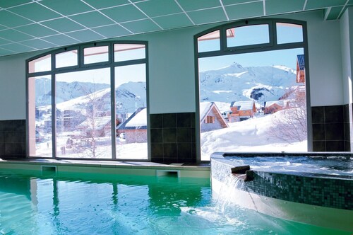 Appart au Pied des Pistes | Piscine, Bain à Remous