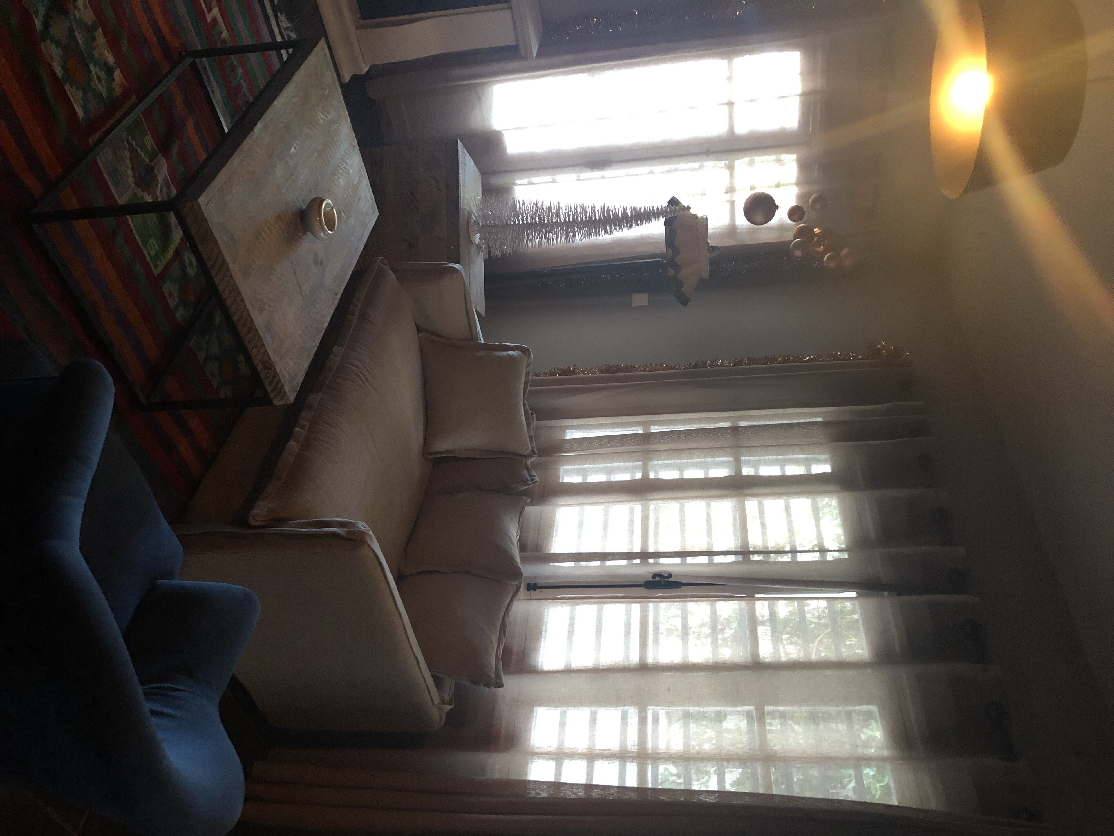 Fernseher, Bücher, Arbeitsbereiche