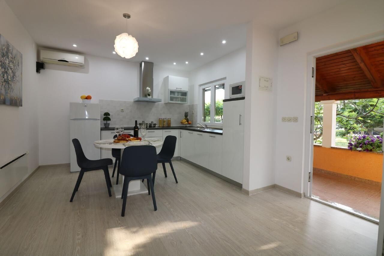 Fridge, microwave, dishwasher, toaster