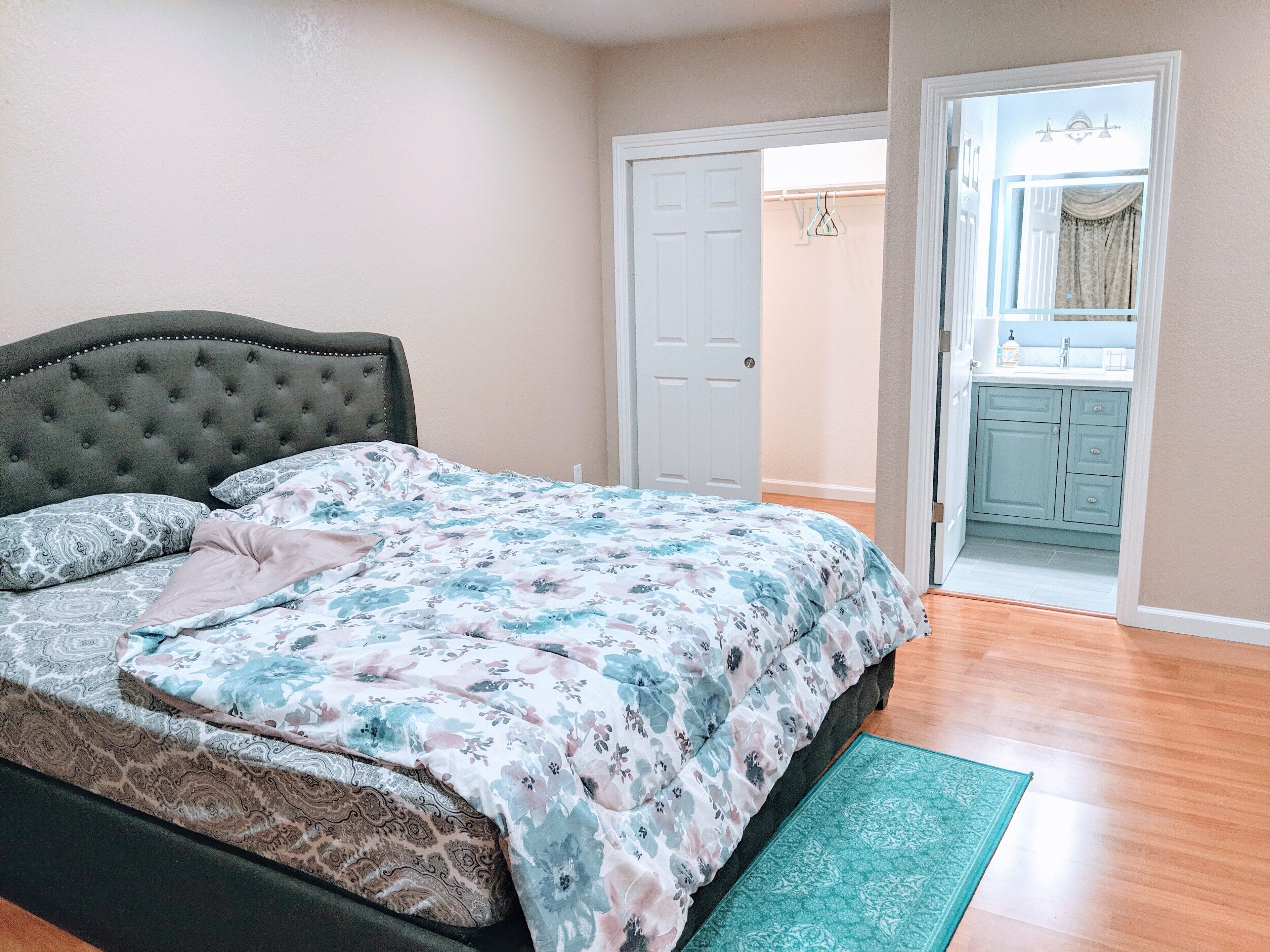 Large Deluxe studio in San Jose Downtown.