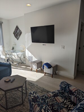 Smart TV, books - Fabulous Denver Townhome! (Denver)