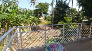 Familiar House, Multiple Beds, Non Smoking, Ocean View | Pemandangan balkon