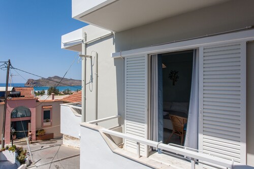 Blue Lagoon - Spacious & Serene apt with Sea View