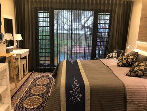 Deluxe-Apartment | Hochwertige Bettwaren, Betten mit Memory-Foam-Matratzen, Zimmersafe