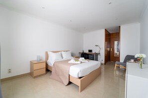 4 bedrooms, in-room safe, free WiFi, bed sheets