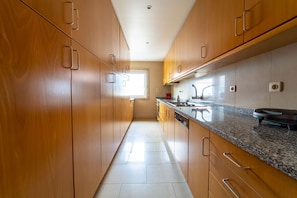 Refrigerador, microondas, horno y lavavajillas 